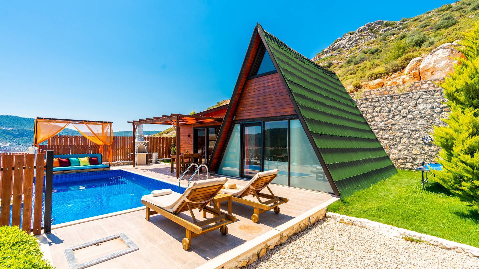 Sapanca Jakuzili Şömineli Bungalov - İkisi Bir Arada