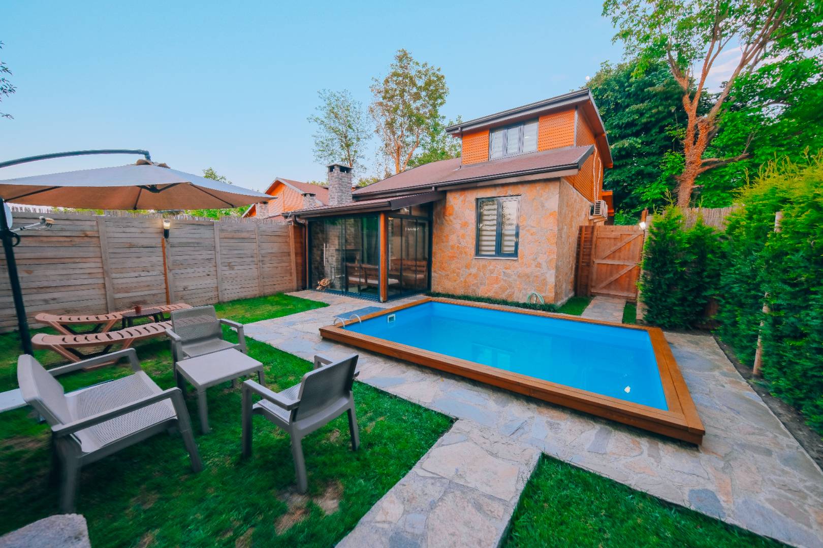 Kalkan Aile Villası - Geniş Bahçe ve Havuz