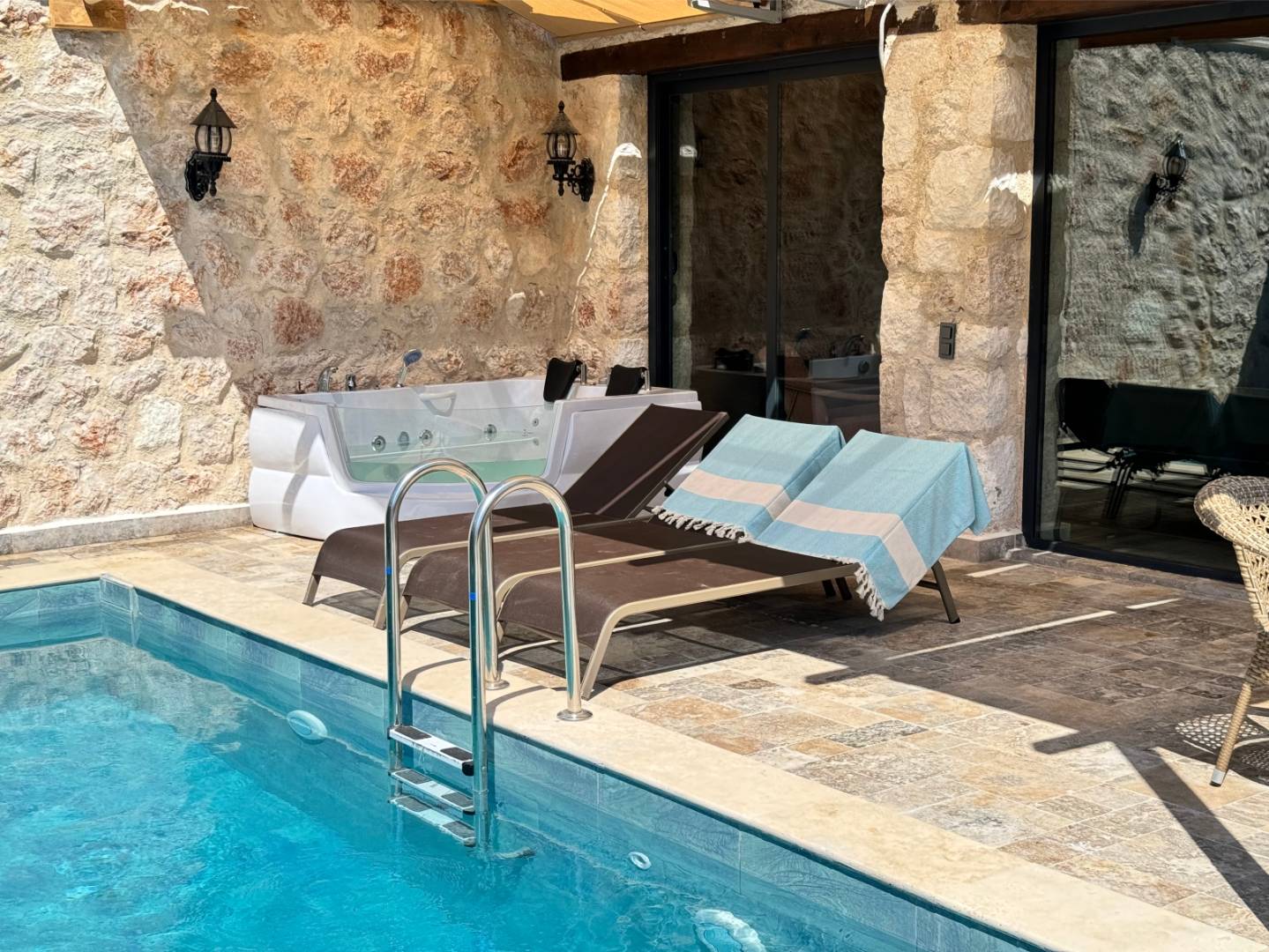 Kaş Denize Sıfır Villa - Plaj Erişimi - Görsel 1